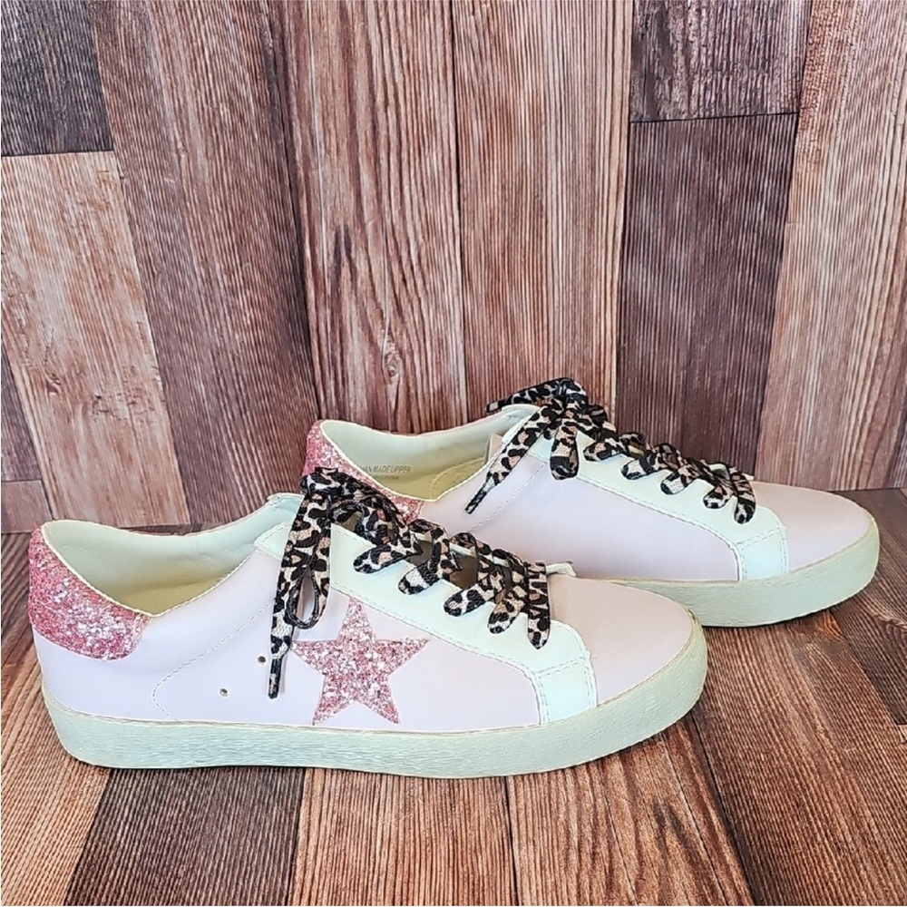 Stylish Pink and White Women's Sneakers